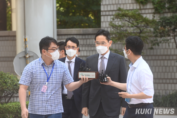 [쿠키포토]'삼성 부당합병 의혹' 이재용...6일 만에 다시 법정으로 