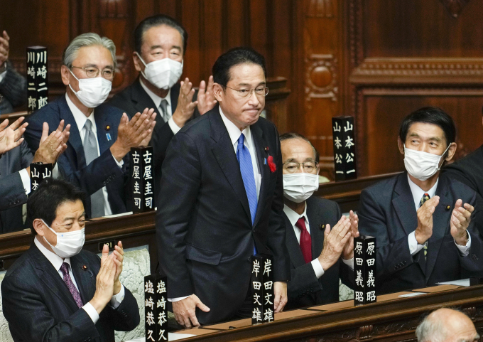 日 100대 총리 기시다 선출...문대통령 “한일관계 미래지향 노력”