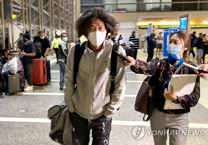 '대장동 의혹 키맨' 남욱 변호사 인천공항 도착