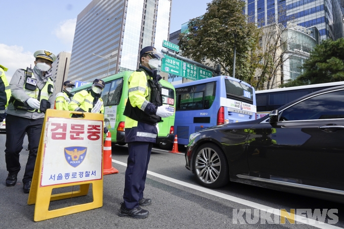 [쿠키포토] 민주노총 총파업... 서울 도심에 설치된 '차벽·검문소'