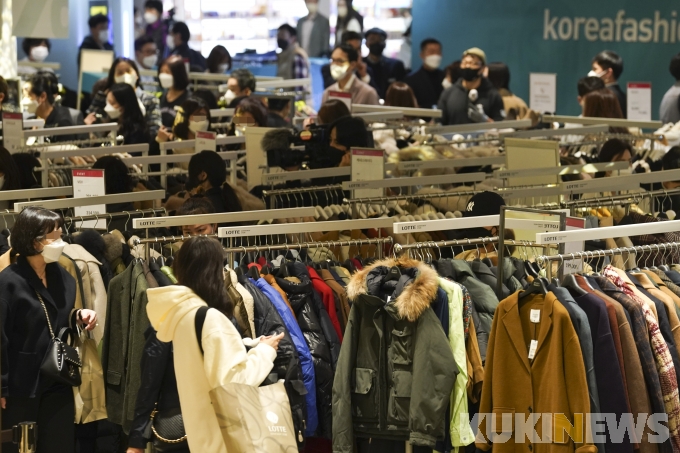 [쿠키포토] 패션의류 최대 80%할인...'코리아패션마켓 시즌4' 개막