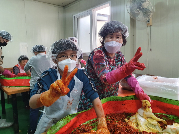 경기꿈의학교, 지역사회와 함께 김장 나눔 봉사