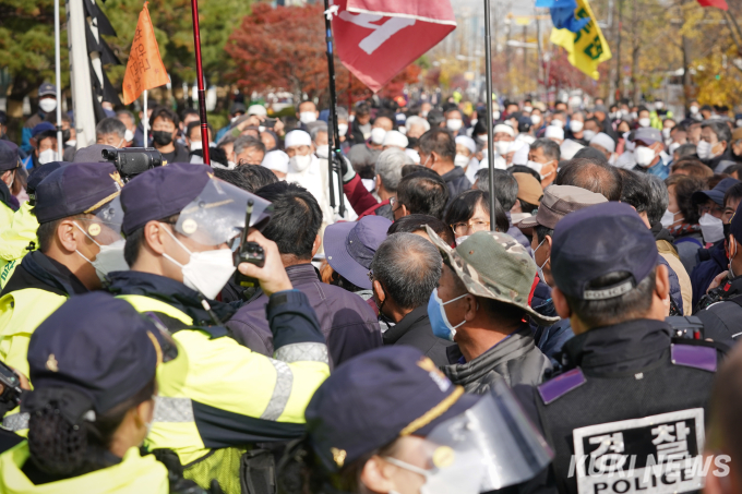 전국농민총궐기, 경찰과 대치하는 농민들 [쿠키포토]