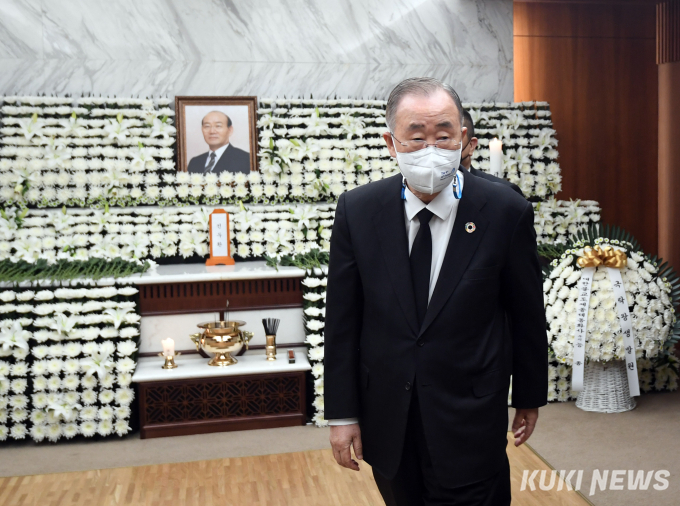 조문하는 반기문 전 유엔사무총장 [쿠키포토]