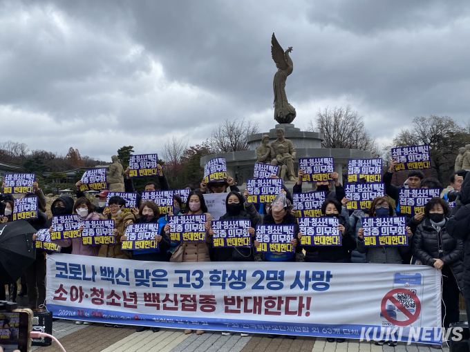 “보내긴 하지만 조마조마” 청소년 확진자 급증에도 전면등교 