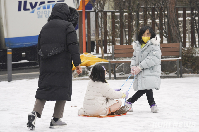 도심에서 즐기는 '눈썰매' [쿠키포토]