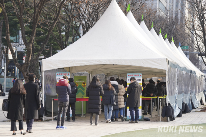  “오미크론 확산해도 거리두기 강화 최대한 자제”