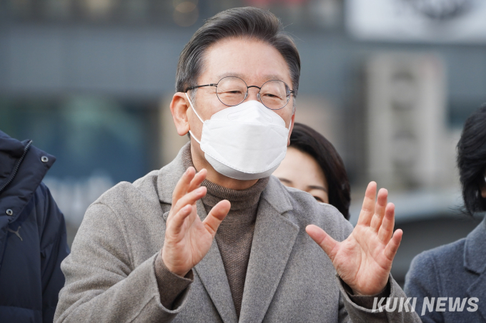 이재명 “내 팔은 굽었지만… 노동 사각지대 해소하겠다”