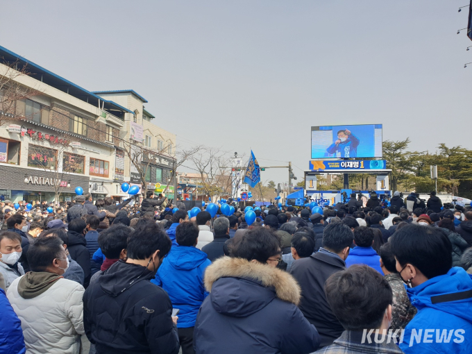 ‘이재명’ 보자… 전북대 앞에 모인 구름 인파 [쿡정치 포토]