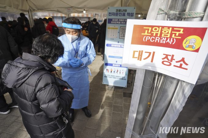 내달부터 확진자 동거인 수동감시… 접종력 무관