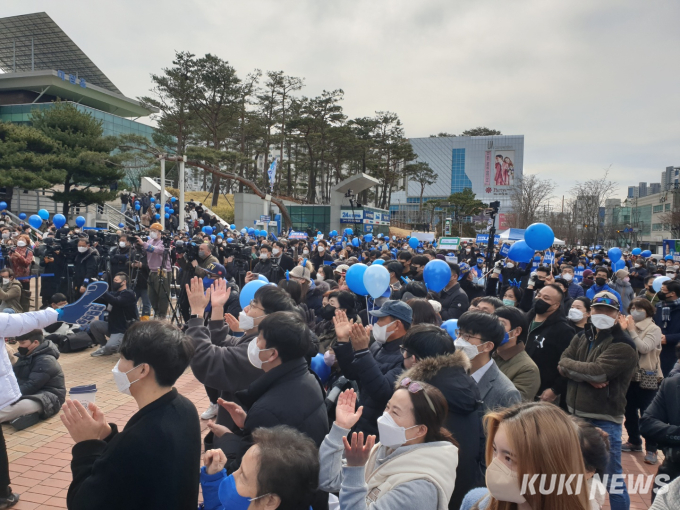 TK 찾아 ‘뿌리’ 강조한 이재명 “앞으로 나갈 용기를 달라”