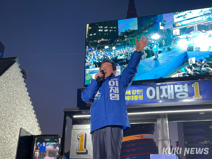 이재명, 이낙연‧정세균‧김동연과 ‘원팀 피날레’ 유세 [쿡정치 포토]