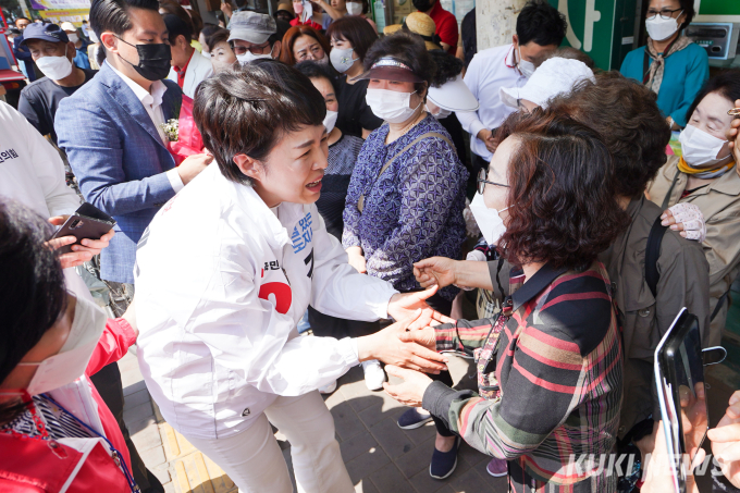 동두천에서 지지호소하는 김은혜 경기도지사 후보 [쿠키포토]