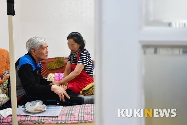 초고령사회 코앞인데 ‘공적 돌봄’ 걸음마 단계