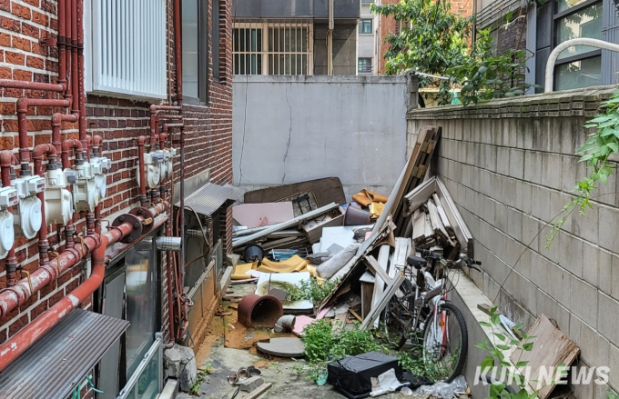 반지하로 내몰린 청년, 대책 없는 퇴거에 씁쓸함만