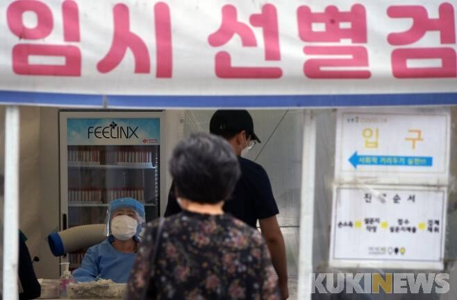 해외선 확진자 일별 집계 중단…한국은?