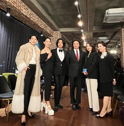 동덕여대 패션 전문대학원 출신 디자이너 3인방, 패션쇼 무대 찢었다 동덕여대 패션 전문대학원 출신 디자이너 3인방, 패션쇼 무대 찢었다