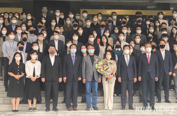 윤종인 개인정보위원장 퇴임…개인정보법 개정안 과제로 