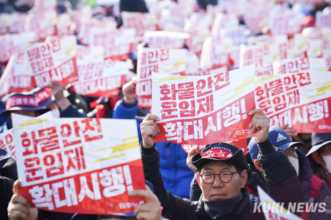 민주노총, 전국 동시다발 총력투쟁 결의대회 [쿠키포토]