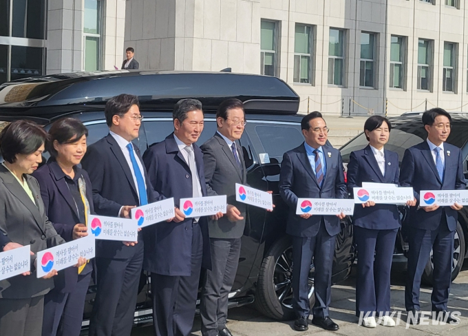 태극배지 단 민주당, 한일외교 공세 본격화…尹은 정면돌파