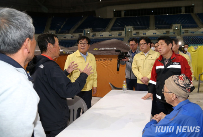 강원도의회, 강릉 산불현장 방문…주민 애로사항 청취