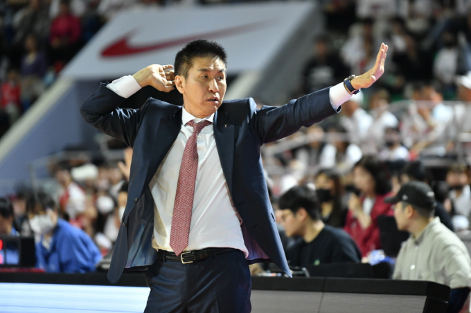 시리즈 뒤집은 김상식 감독 “후반전에 수비 좋아졌다” [KBL]