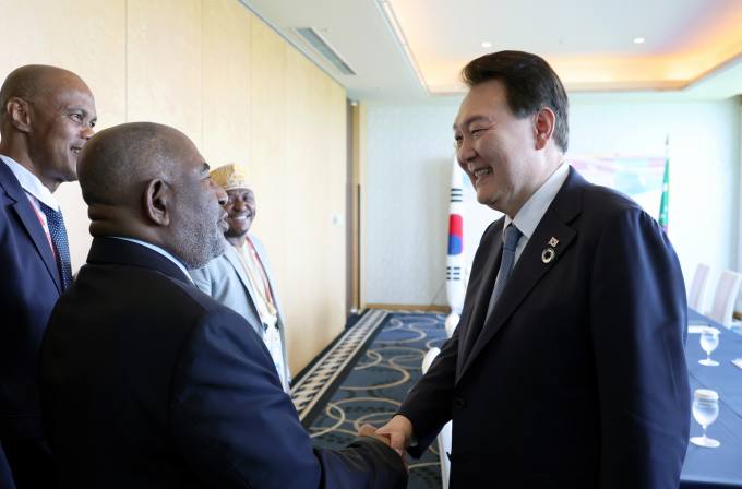 한·코모도 정상회담, 한국 ‘UN 비상임이사국’ 진출 지원 약속