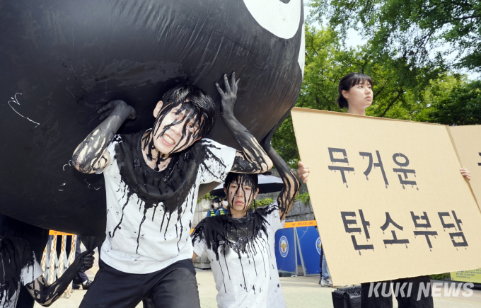 '세계 환경의 날' 왜 미래세대가 탄소의 짐 짊어져야 하나요 [쿠키포토]