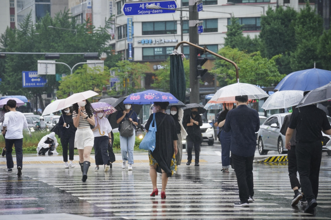 “우산 챙기세요”...시간당 곳곳 30mm 국지성 호우 [날씨]