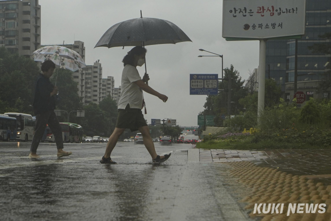 수도권·중부지방, 호우주의보…서울 시내 하천, 출입 통제