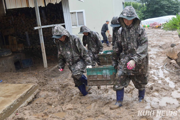 “땀방울, 빗방울 훔쳐가며 복구 최선”… 예천·문경 호우 현장을 가다