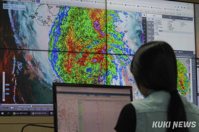 카눈이 ‘역대급 태풍’ 된 이유… 온난화로 덩치 커졌다