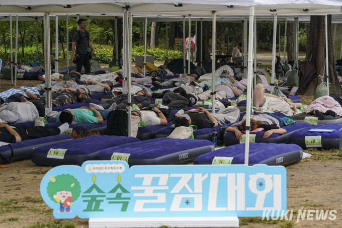 서울숲에 백설공주가…‘꿀잠’ 자러 청년들 모였다 [가봤더니]