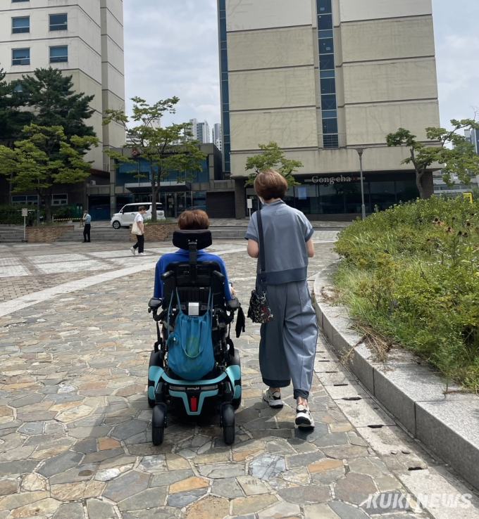 “뭘 할 수 있을까요”…휠체어가 가져온 삶의 변화 [걷지 않아도①] 