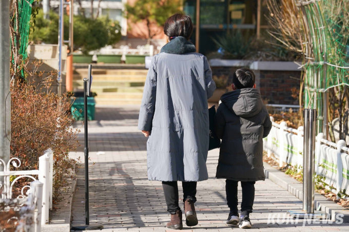 선진국 수준 육아휴직, 있어도 “꿈도 못 꿔요” [금보다 귀한 자식④]