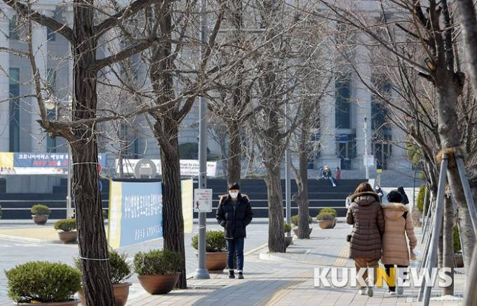 학자금대출 못 갚고, 취업 어렵지만…그래도 대학 간다 [지금, 대학②]