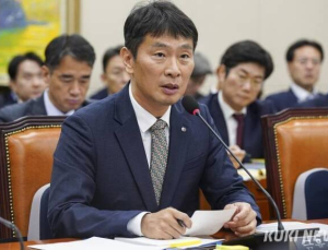 이복현 금감원장, 12일 금융사 지배구조 기준 내놓는다