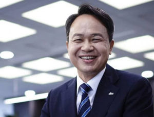 진옥동의 CEO 임기 실험, 장기성과 중심 경영 안착하나 