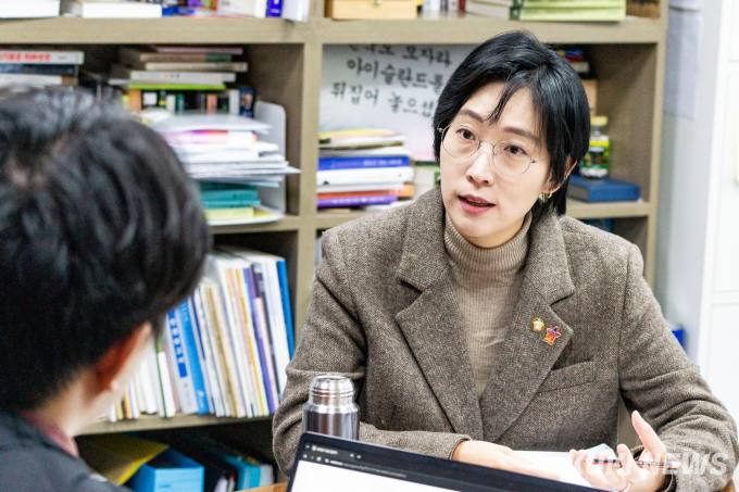 장혜영 의원, “글로벌 스탠다드는 ‘인권’” [쿠키인터뷰]