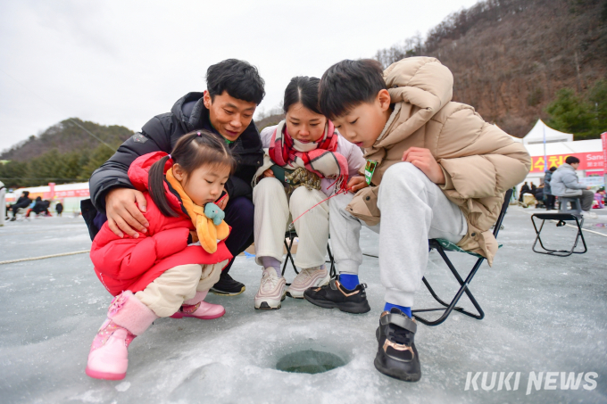 화천산천어축제 주말 10만이상 운집…100만 돌파 코앞