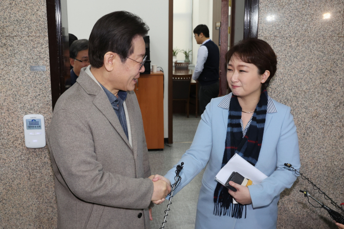 이언주 “중·성동갑 관심 없어…전략공천 제안 오면 그때 결정”