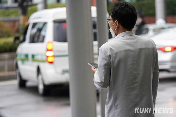 “전공의 구속되면 사표”…대학병원 교수들, 정부 대응에 촉각