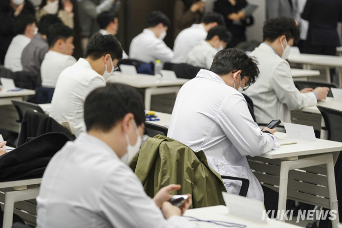 “손 놓고 볼 수 없다”…집단행동에 의대 교수들 움직임