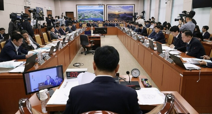 ‘실거주 의무 3년 유예’ 국토위 통과 