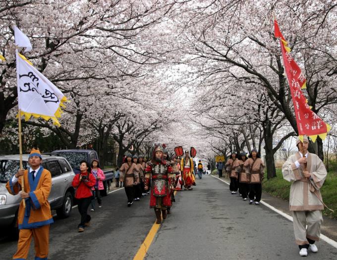 벚꽃과 함께 즐기는 역사‧문화 축제