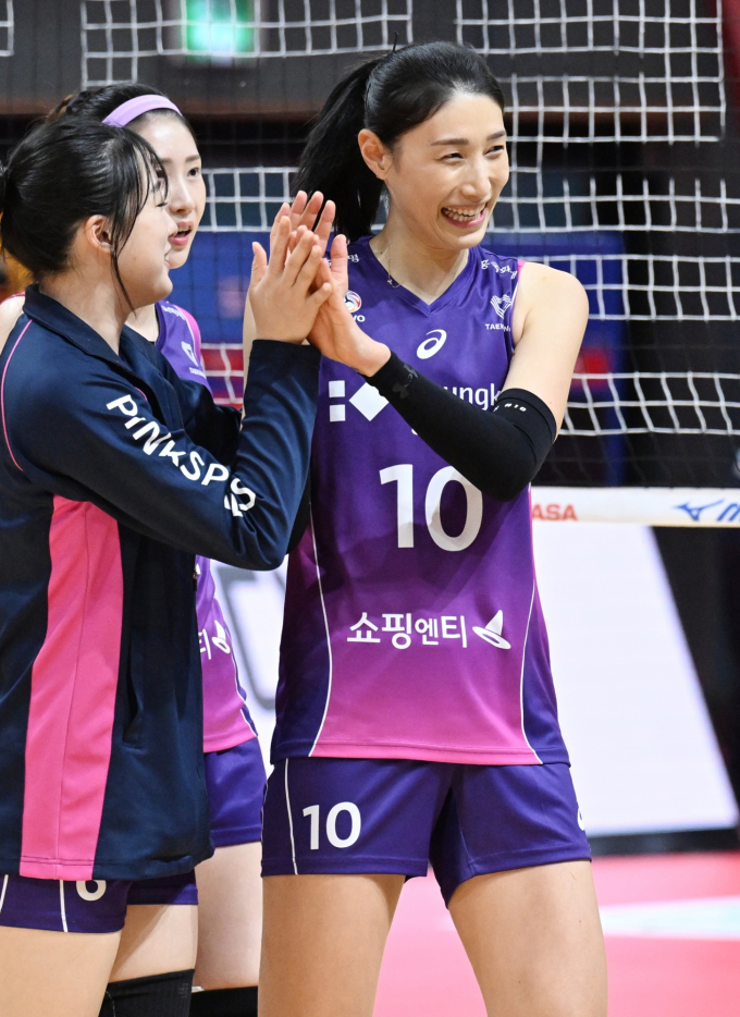 ‘김연경 타임’…흥국생명 우승 희망 이은 ‘에이스의 품격’ [V리그]