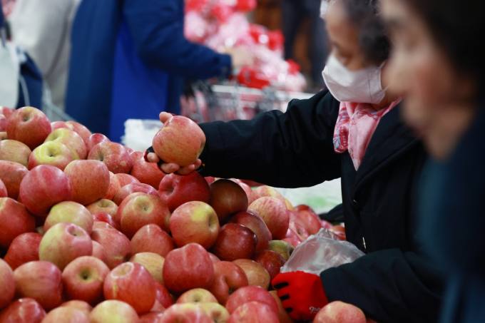 사과 10kg 도매가, 전년比 123% 올라…사상 첫 9만원 돌파