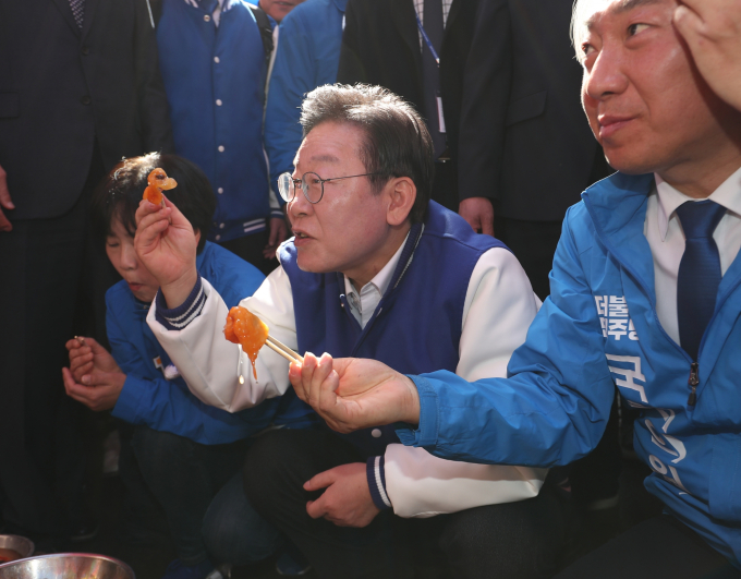 “경제폭망·민생파탄 심판하자”…‘험지’ 울산·부산 찾은 이재명