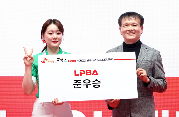 ‘당구 여제’ 김가영, 대역전으로 월드챔피언 등극 [LPBA]