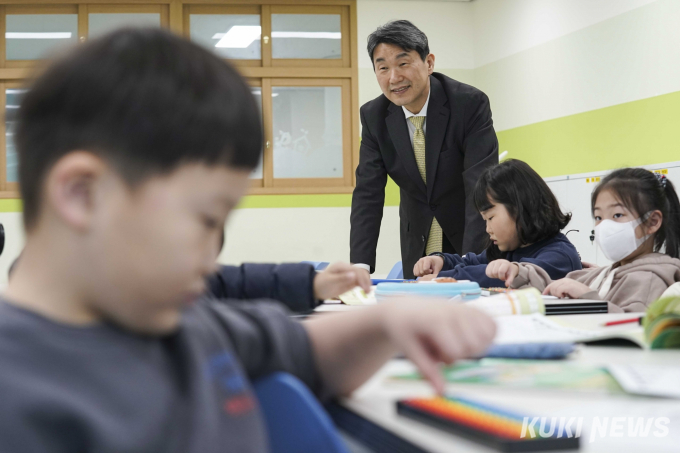 늘봄학교 현장점검 나선 이주호 부총리 [쿠키포토]